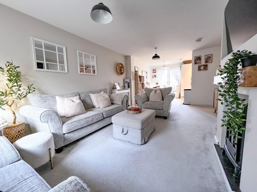 Sitting/Dining Room