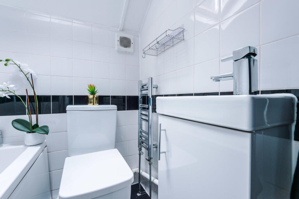 27 Norwood Terrace, Bathroom 4