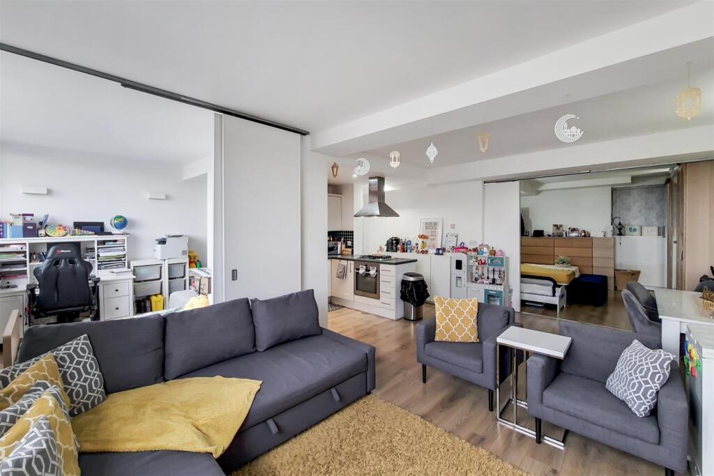 Open Plan Lounge/Kitchen: