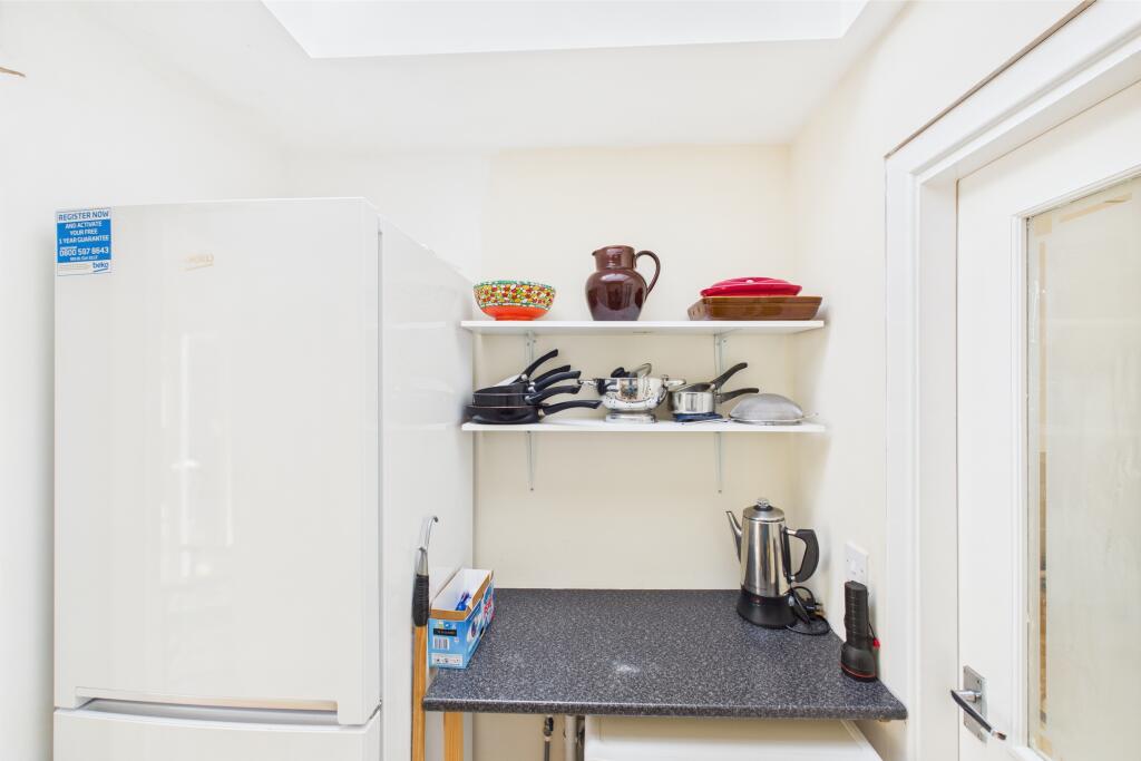 CAM04201G0-PR0077-STILL010