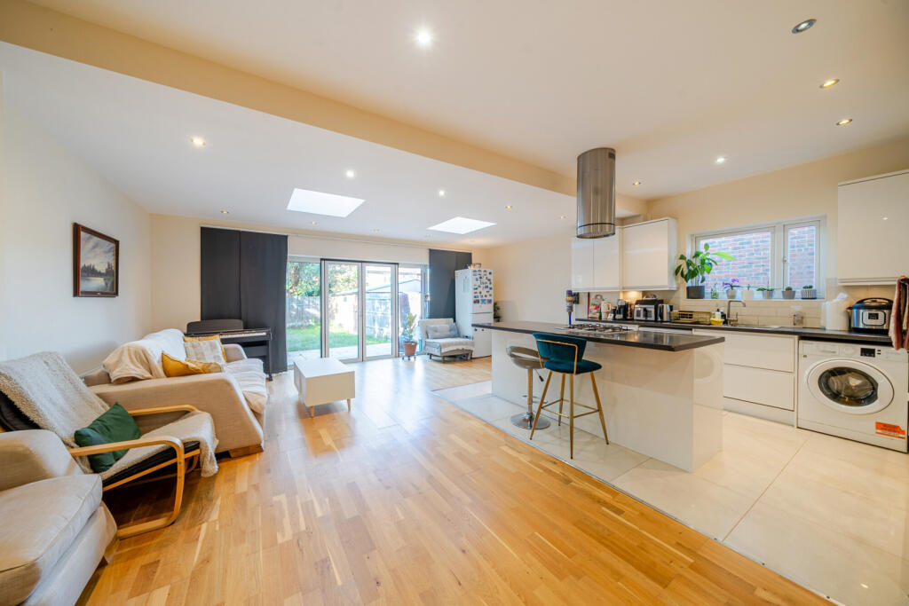 1364197-4-68e784b...