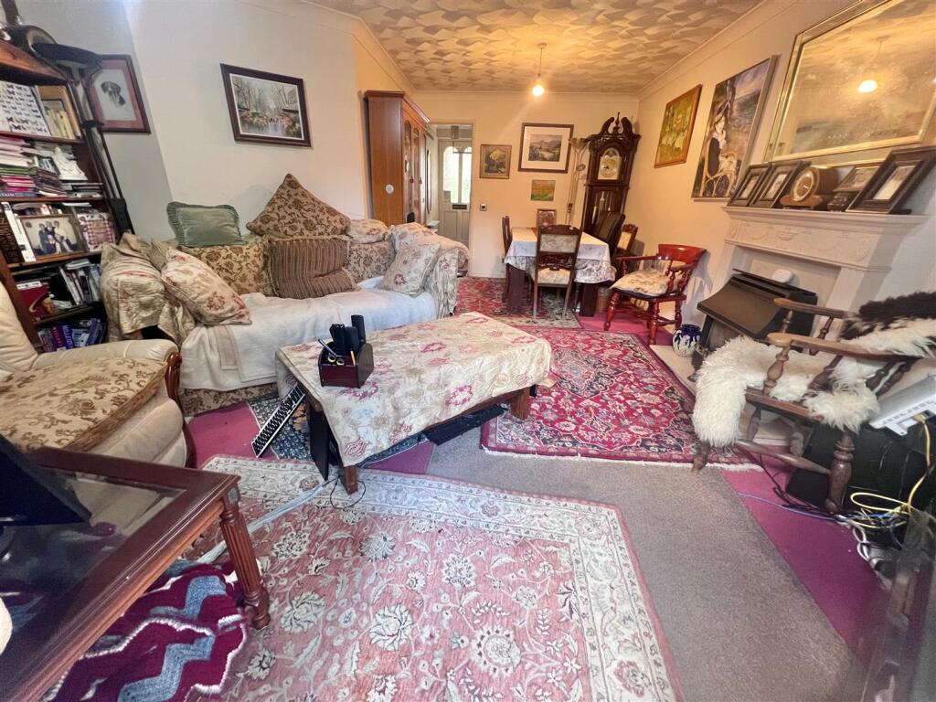 Lounge 4.jpg