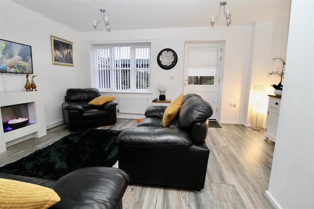 Lounge/Dining Room