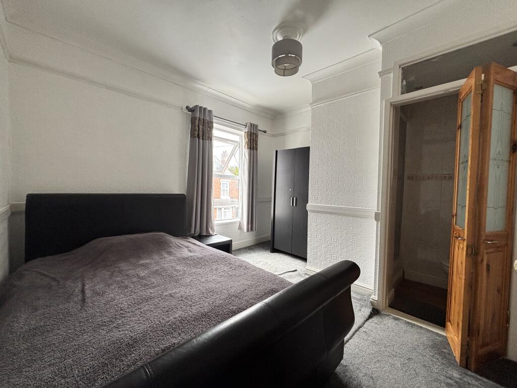 Main bedroom with ensuite