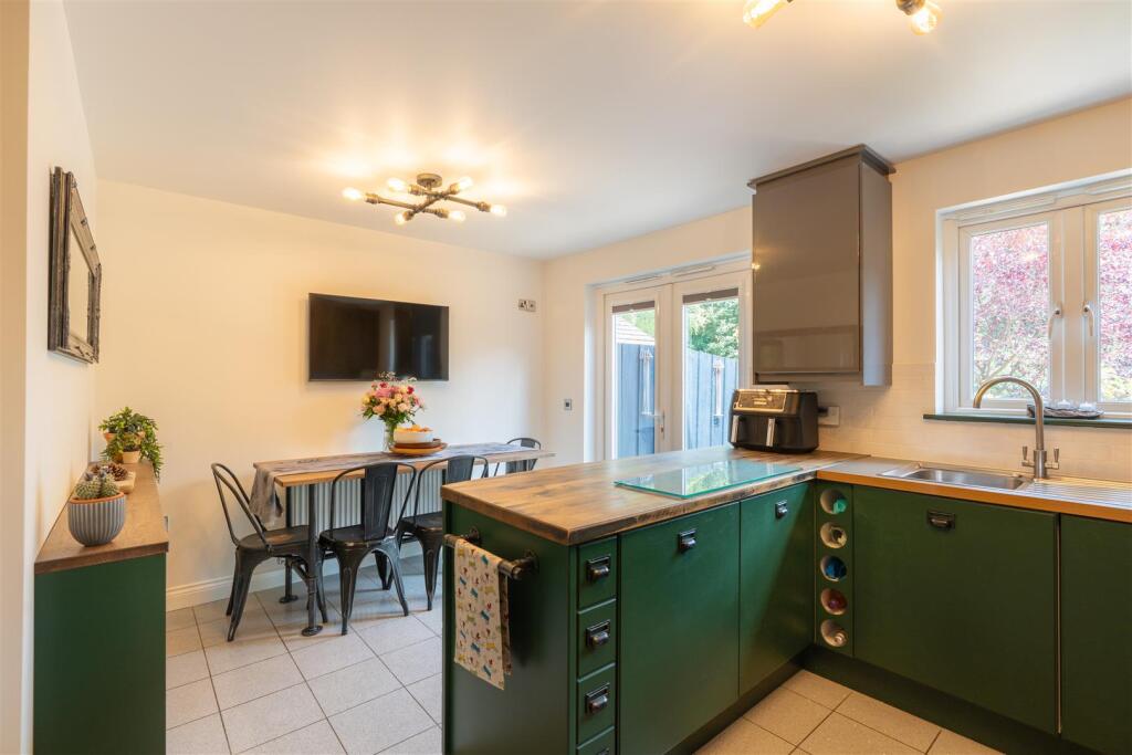 36 Regency Walk-2.jpg