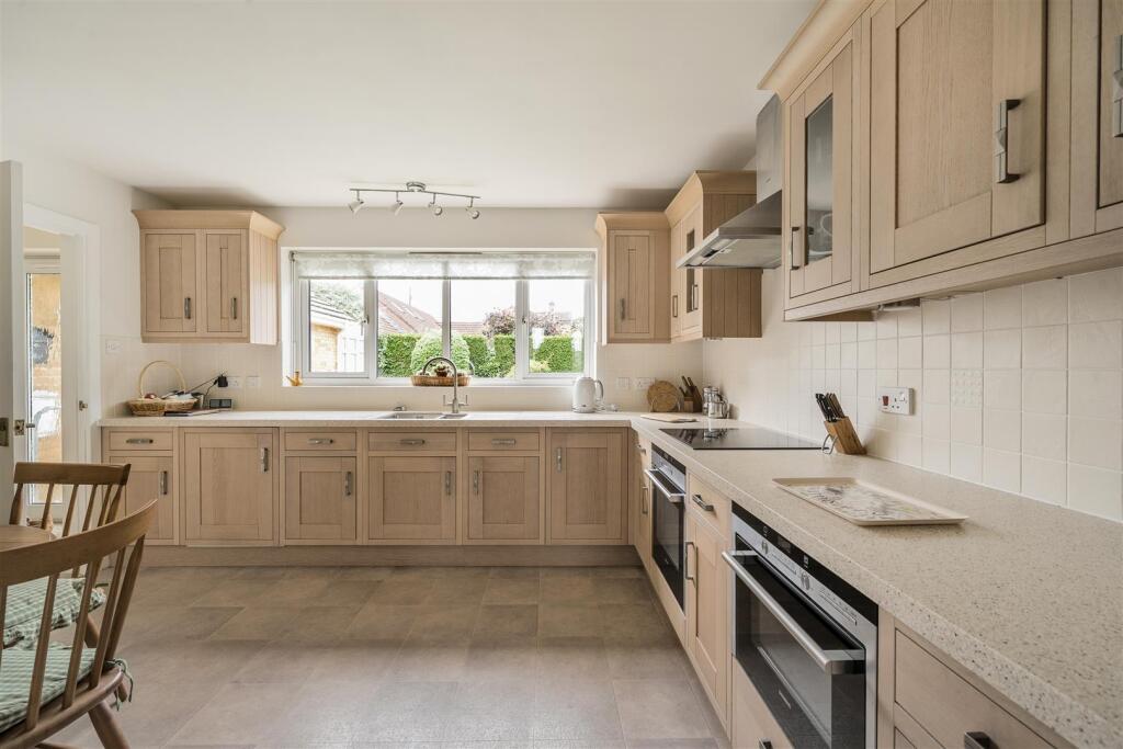 Kitchen / Breakfast Room