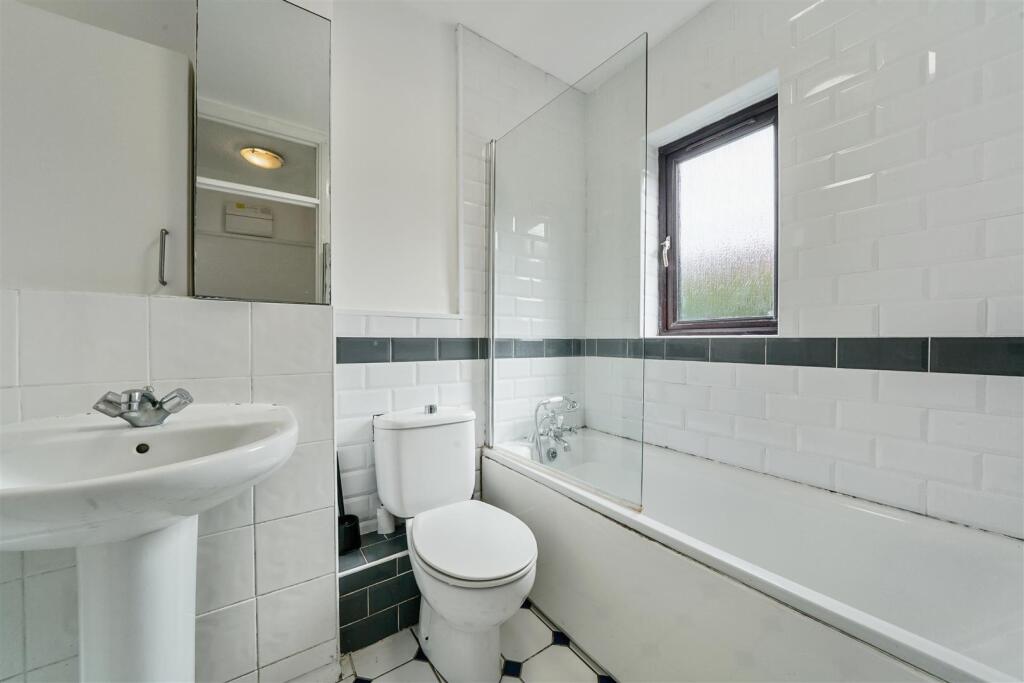 New Bathroom 2.jpg