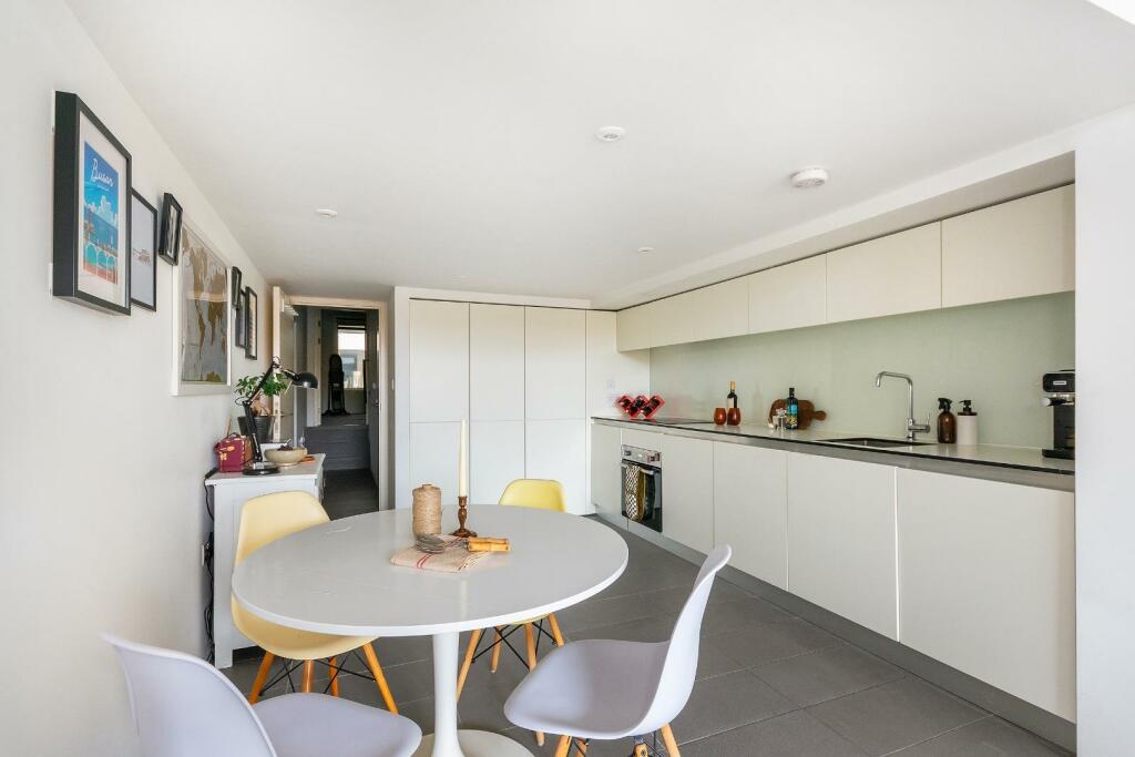 2L1S0BH - Kitchen D.jpg