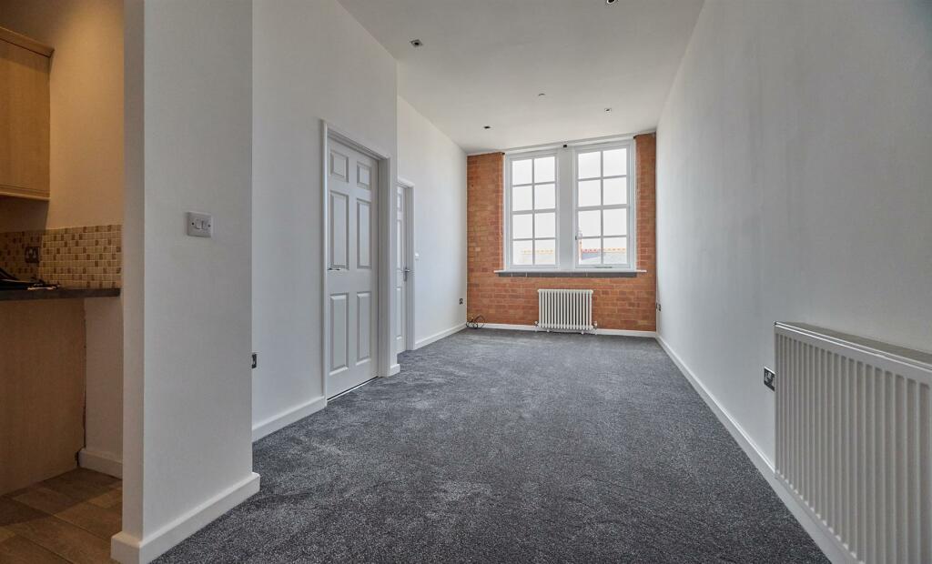 atlas building bw.jpg