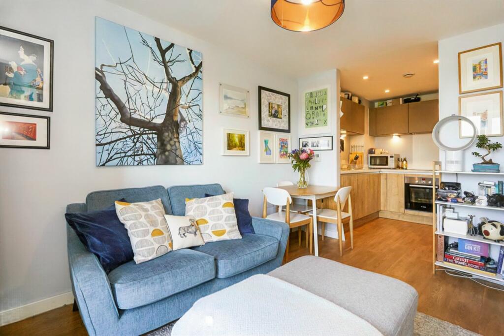 Lounge / Kitchen