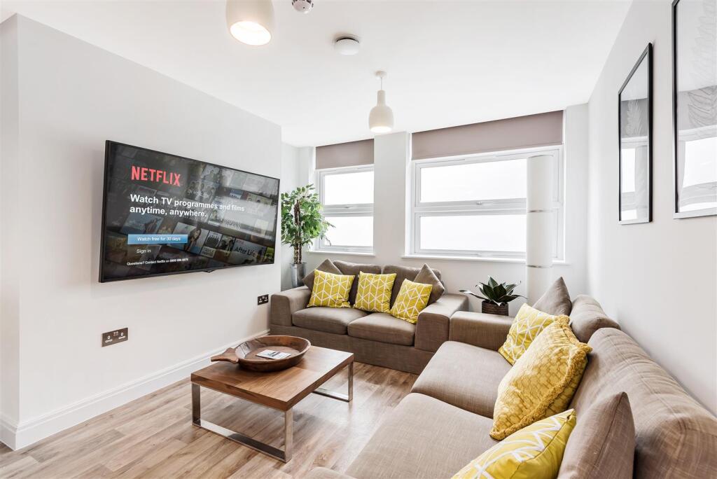 8 chatham hill Lounge.jpeg