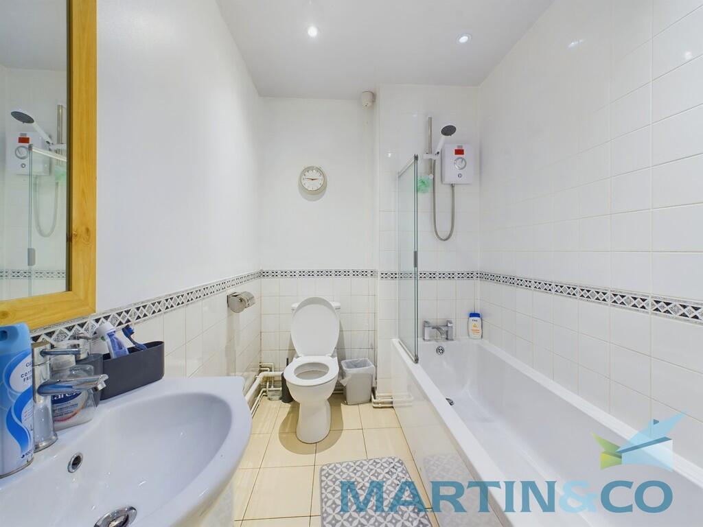 CAM01870G0-PR0156...