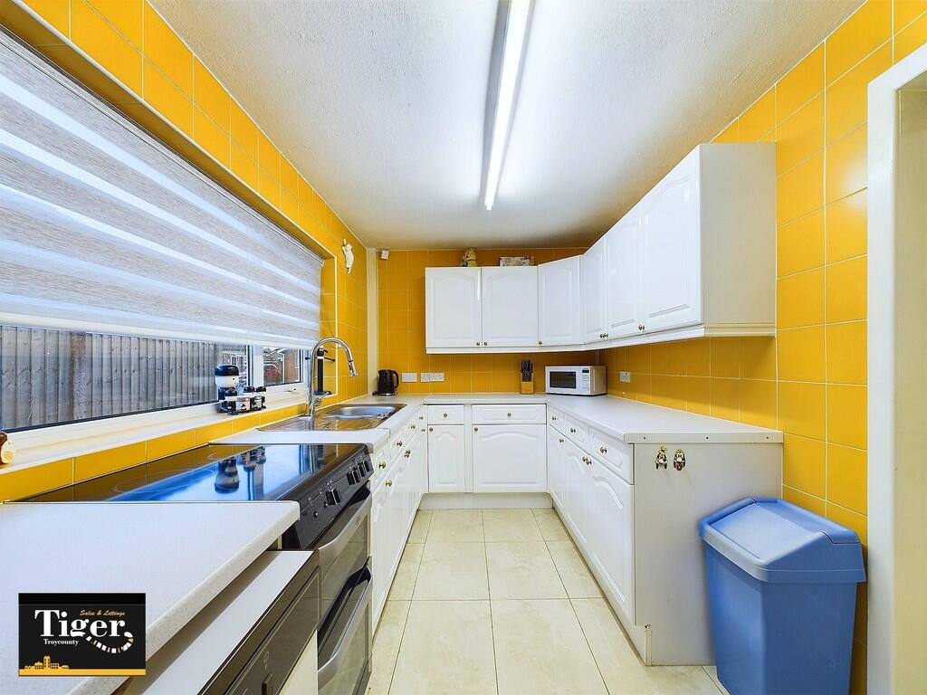 CAM02176G0-PR0453...