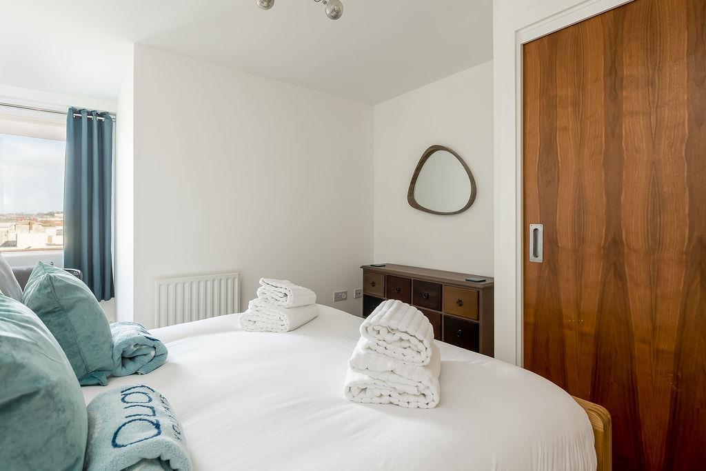 418OrchardPlazaph15web300.jpg