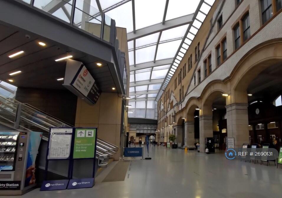 Victoria Train Station