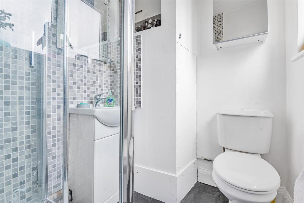 Shower Room.jpg