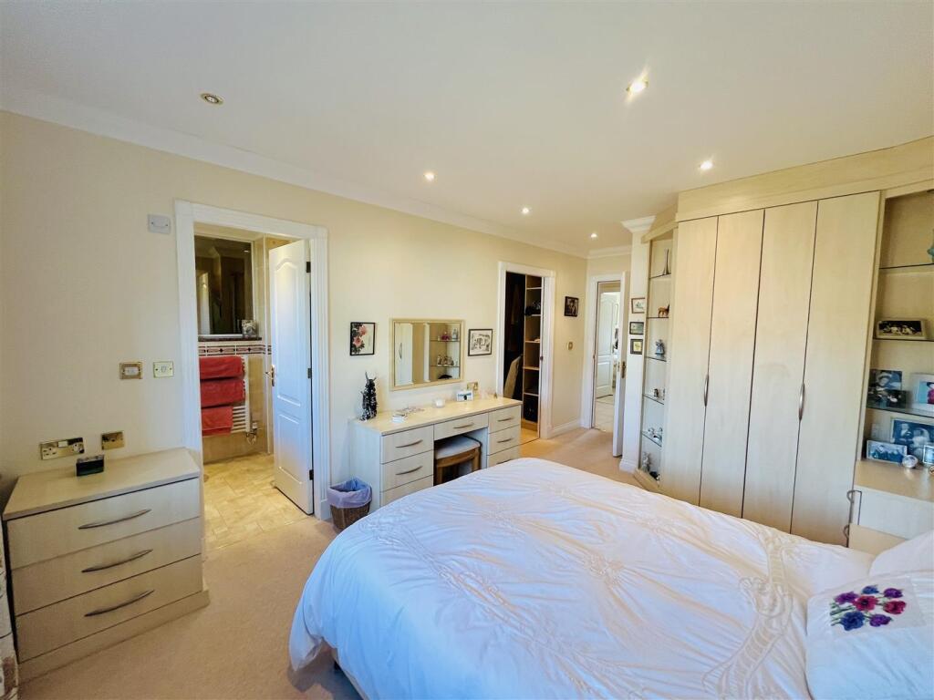 Principal Bedroom 1 Aspect 3