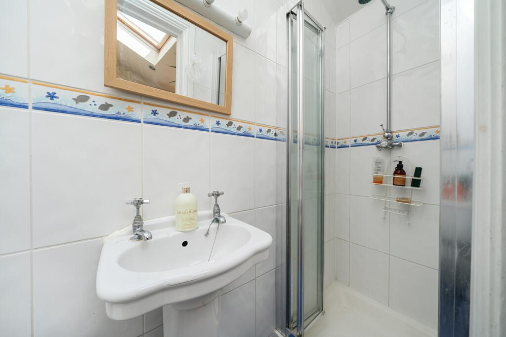 1302179-7-683ddc6...