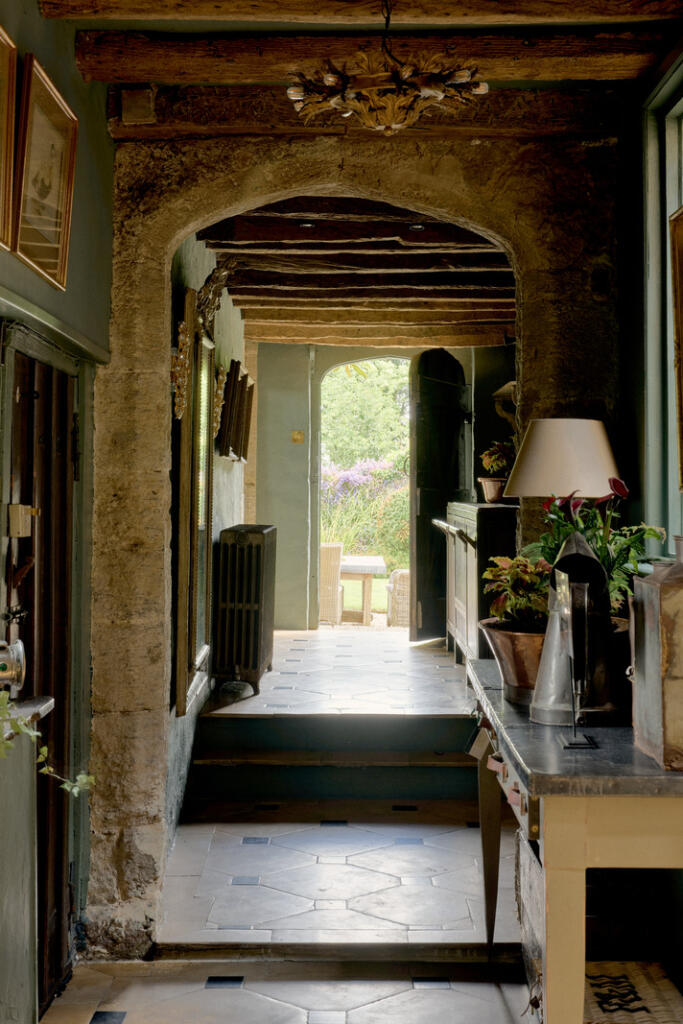220507 - New Place Manor, Pulborough, RH20 18.jpg