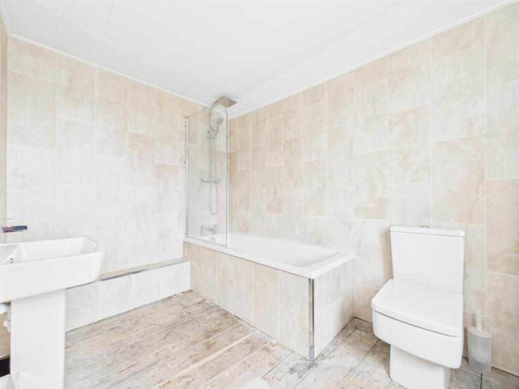 CAM02195G0-PR0073-STILL013