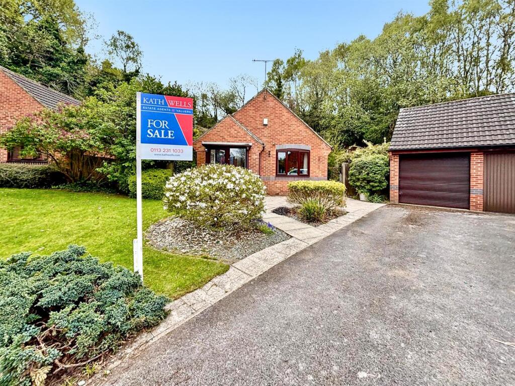 Off street Parking / Garage: