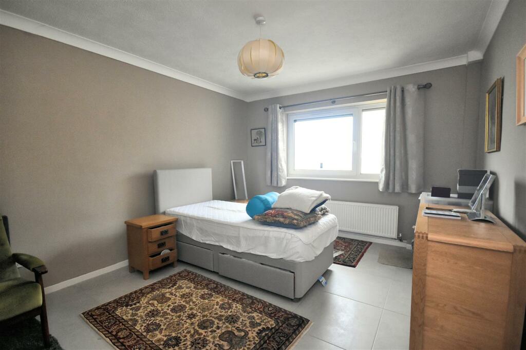 Bedroom 1.jpg