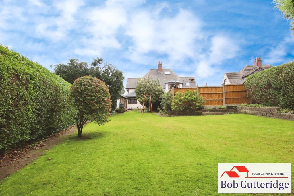ENCLOSED REAR GARDEN
