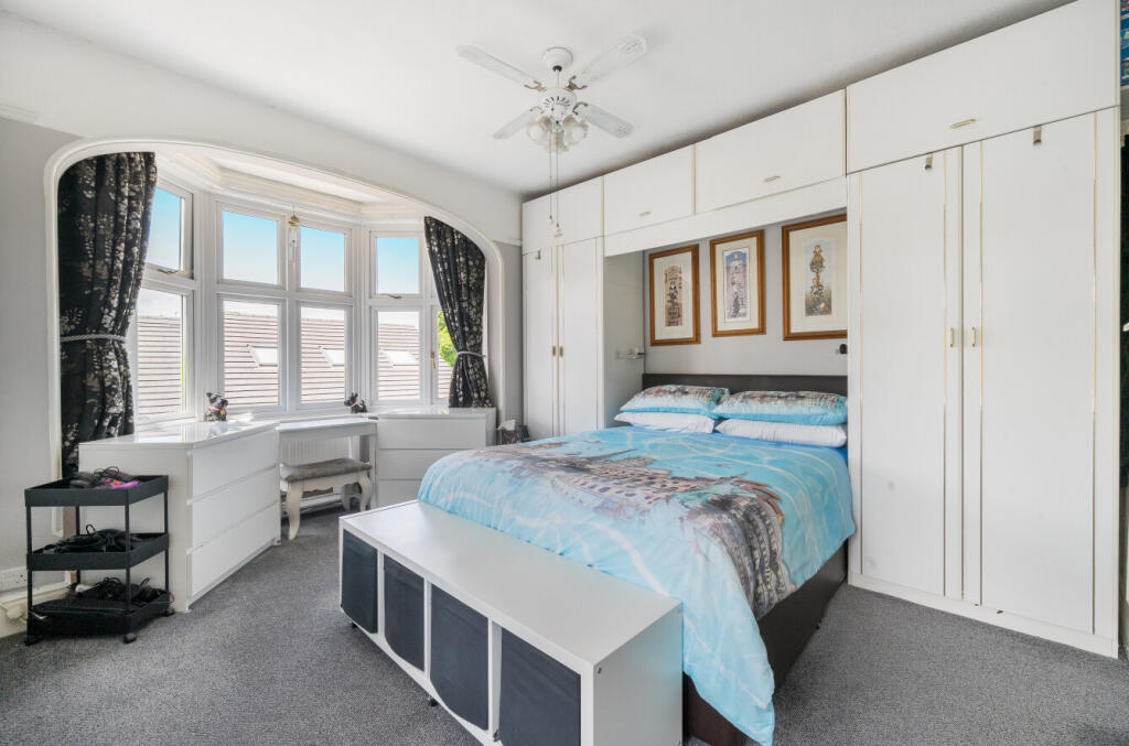 1305889-7-6848996...