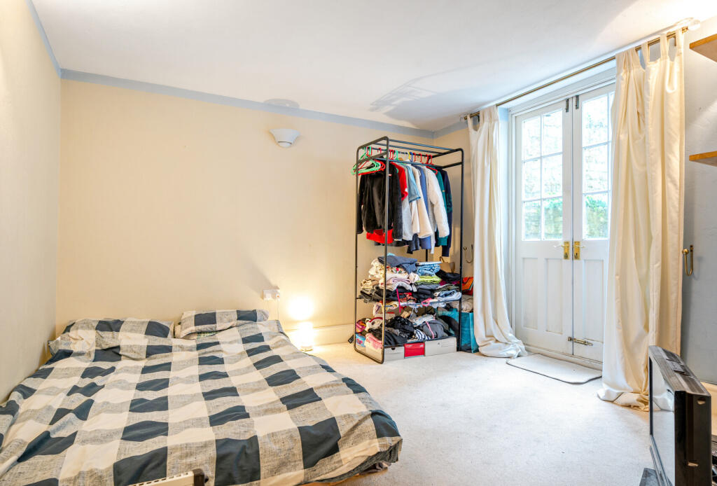 1306484-5-684ac1c...