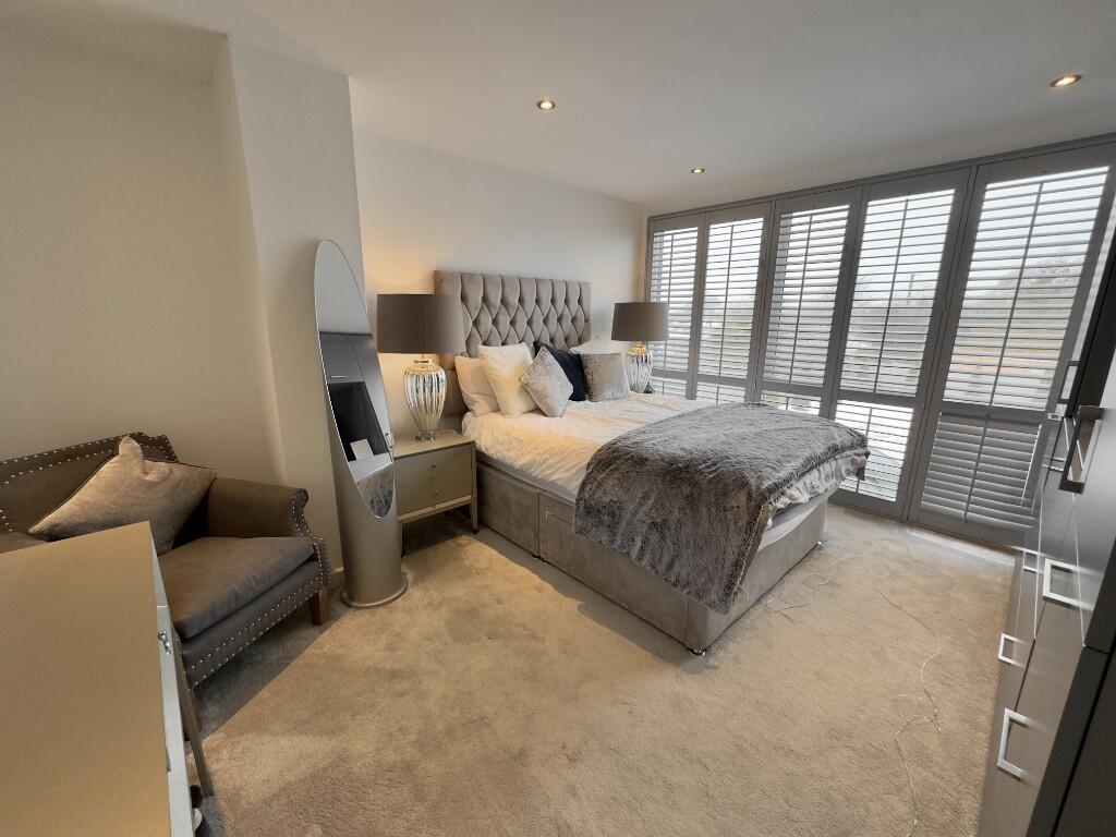 BEDROOM 4
