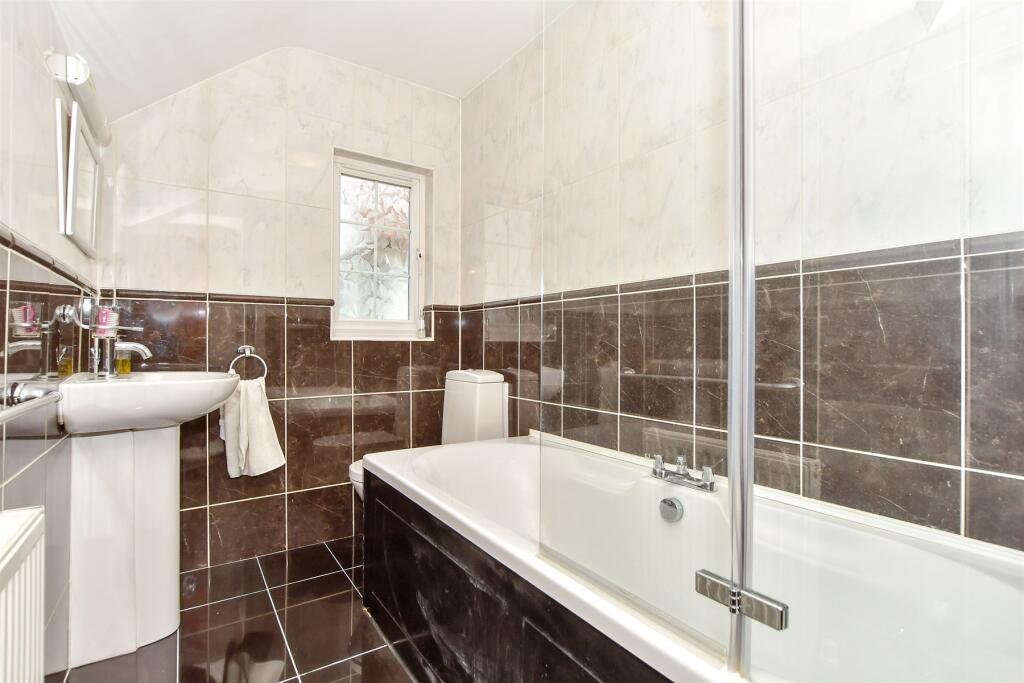 En-Suite Bathroom