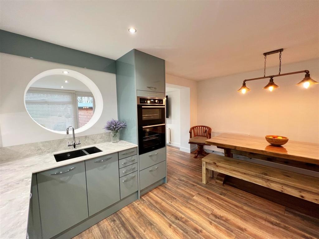 Kitchen Diner pic 5.jpg
