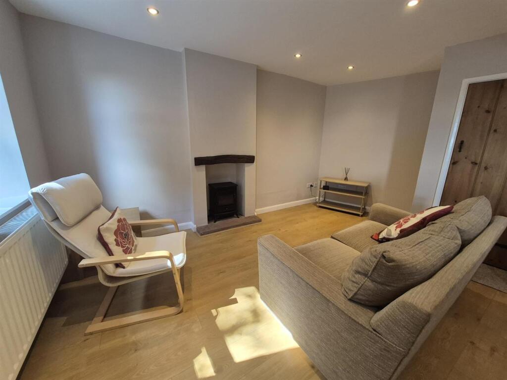 LOUNGE/KITCHEN