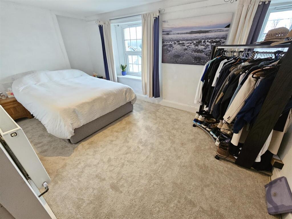Bedroom 1.jpg