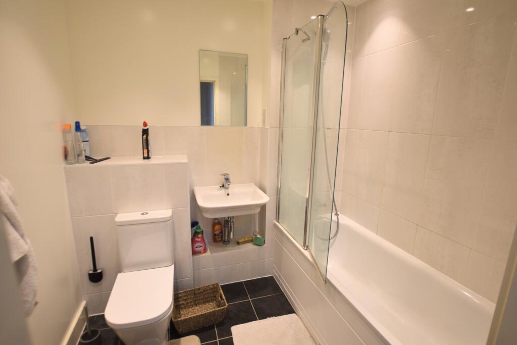 Flat 10 Postel House bathroom