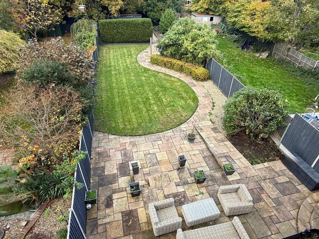 WR131 Overgarden.jpg