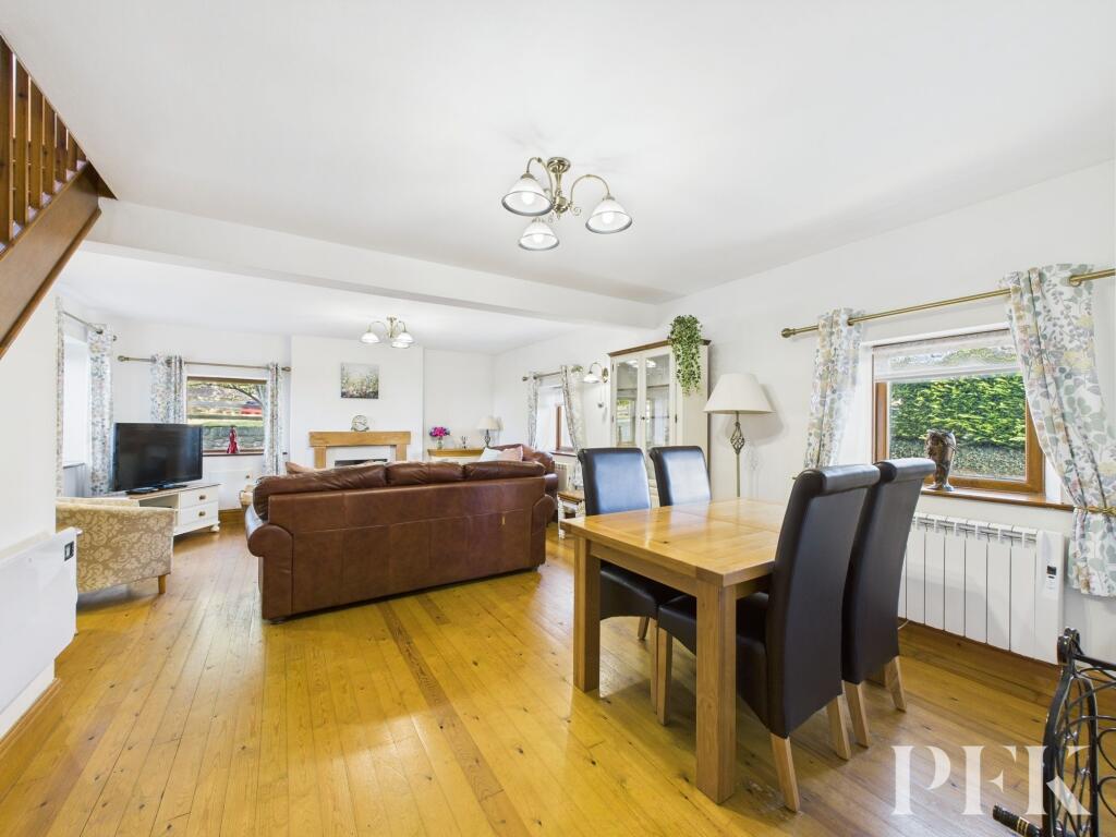 Lounge/Dining Area