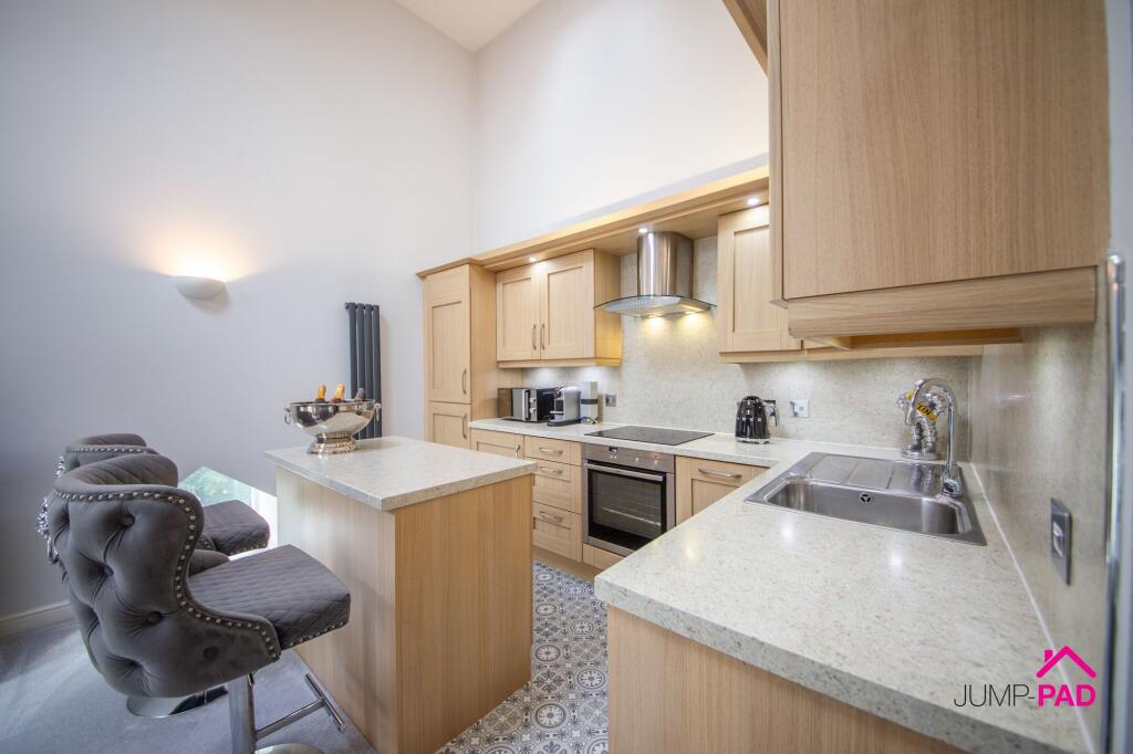 KITCHEN / LIVING ROOM