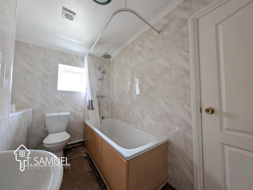 FLAT BATHROOM