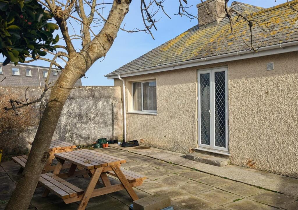 2 Bonython Road Yard