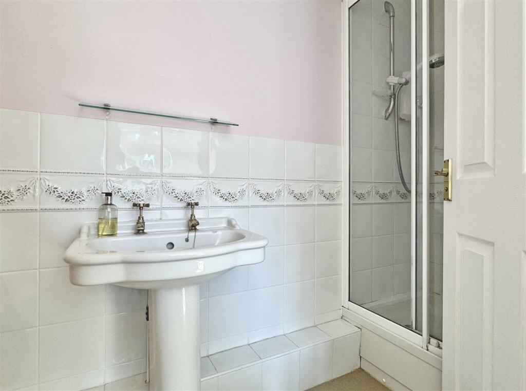 En-Suite b.jpg