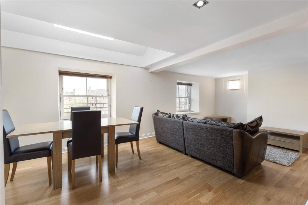Hermand Crescent 5
