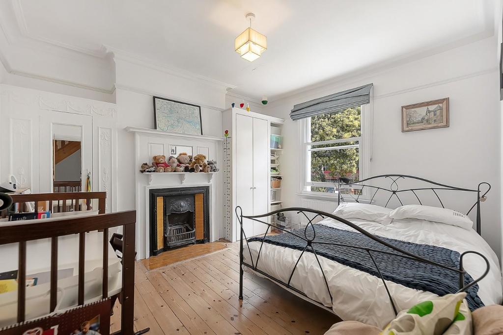 Bedroom (1).jpg