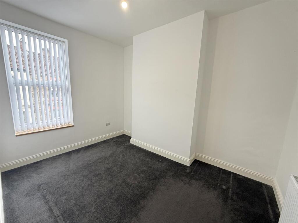 Bedroom 1.jpg