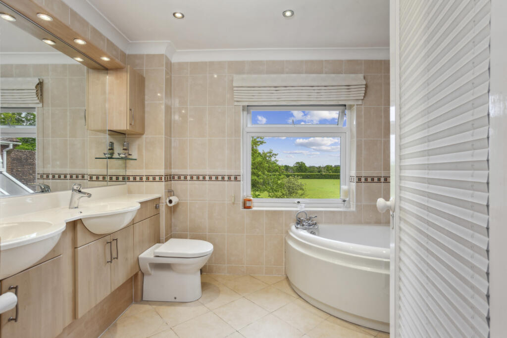 Bed 1 Ensuite