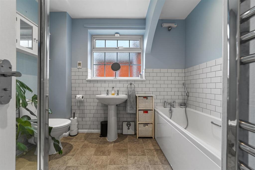 FAMILY BATHROOM