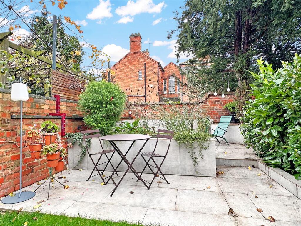 Paved Seating Area 713