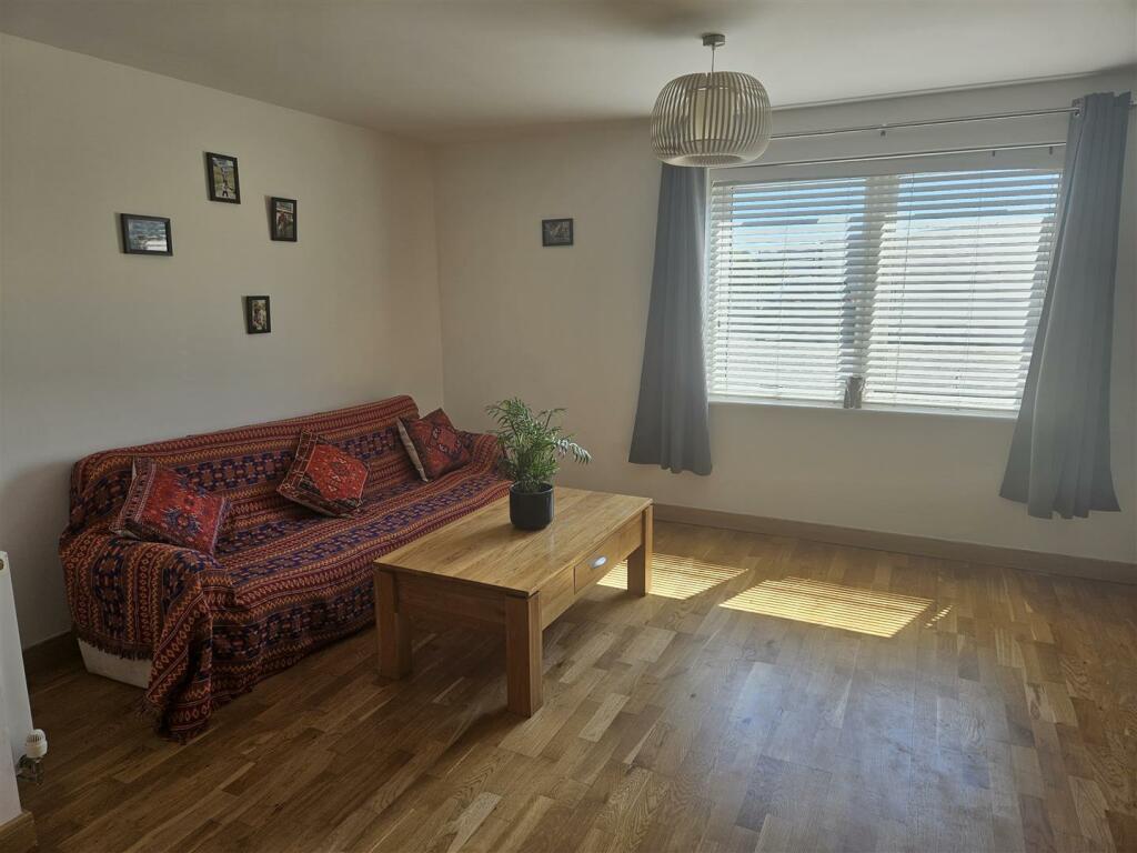 Living Area 2506.jpg