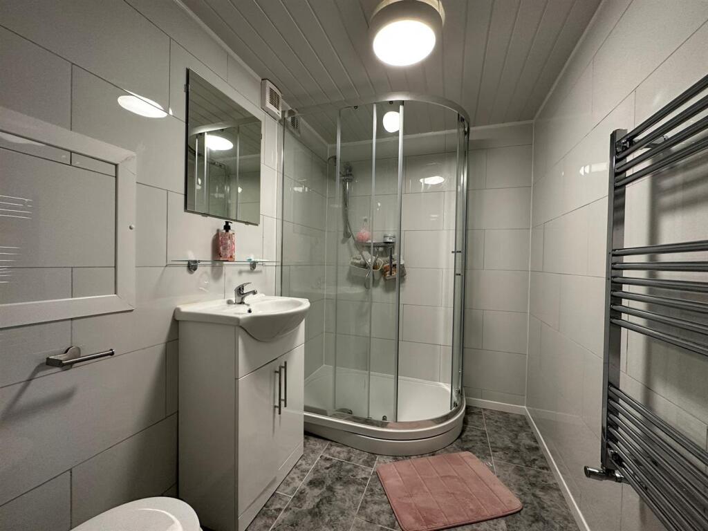56BRN bathroom (4).jpg