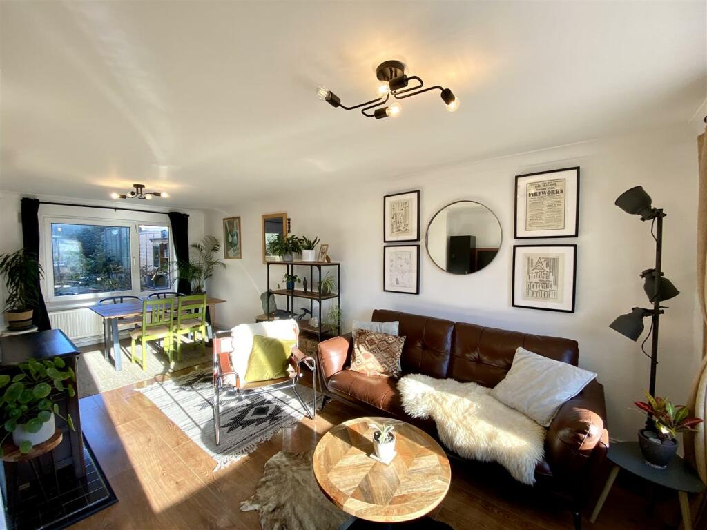 OPEN PLAN SITTING/DINING ROOM
